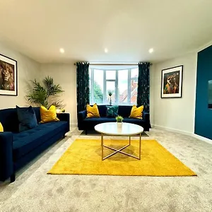 https://chic-3br-apt-near-beach-shops.tophotelsbath.com